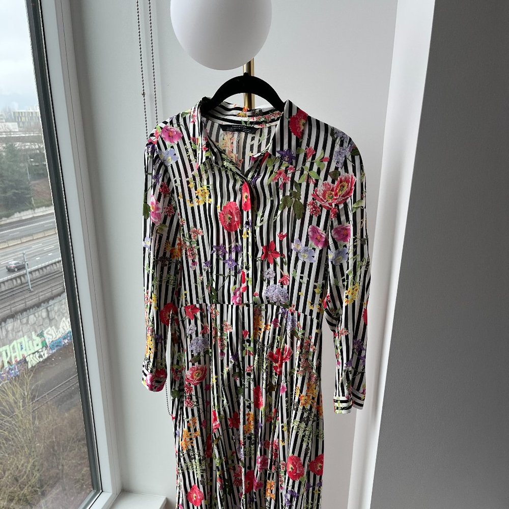 Zara Floral Button-up maxi dress size Small